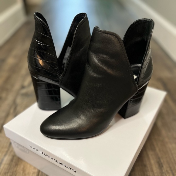 Steve Madden Black Textured Heel Boots - Picture 1 of 4